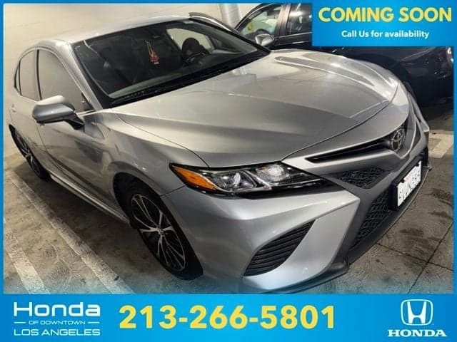 2020 Toyota Camry SE — photo 1 of 18
