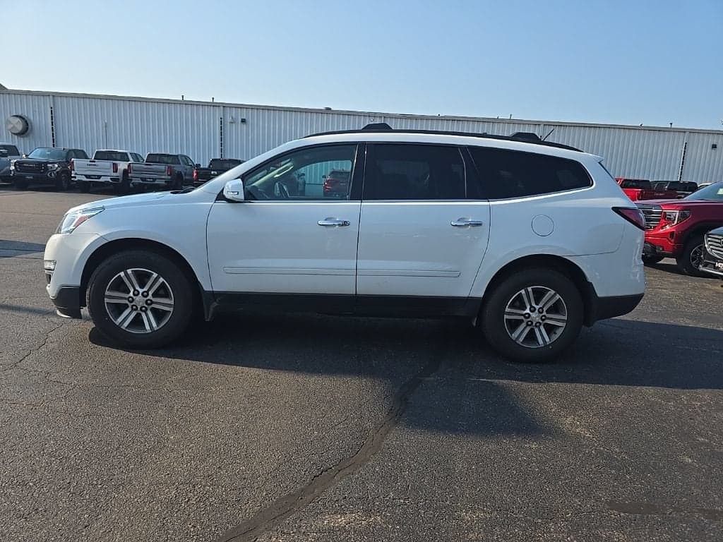 2017 Chevrolet Traverse LT — photo 1 of 29