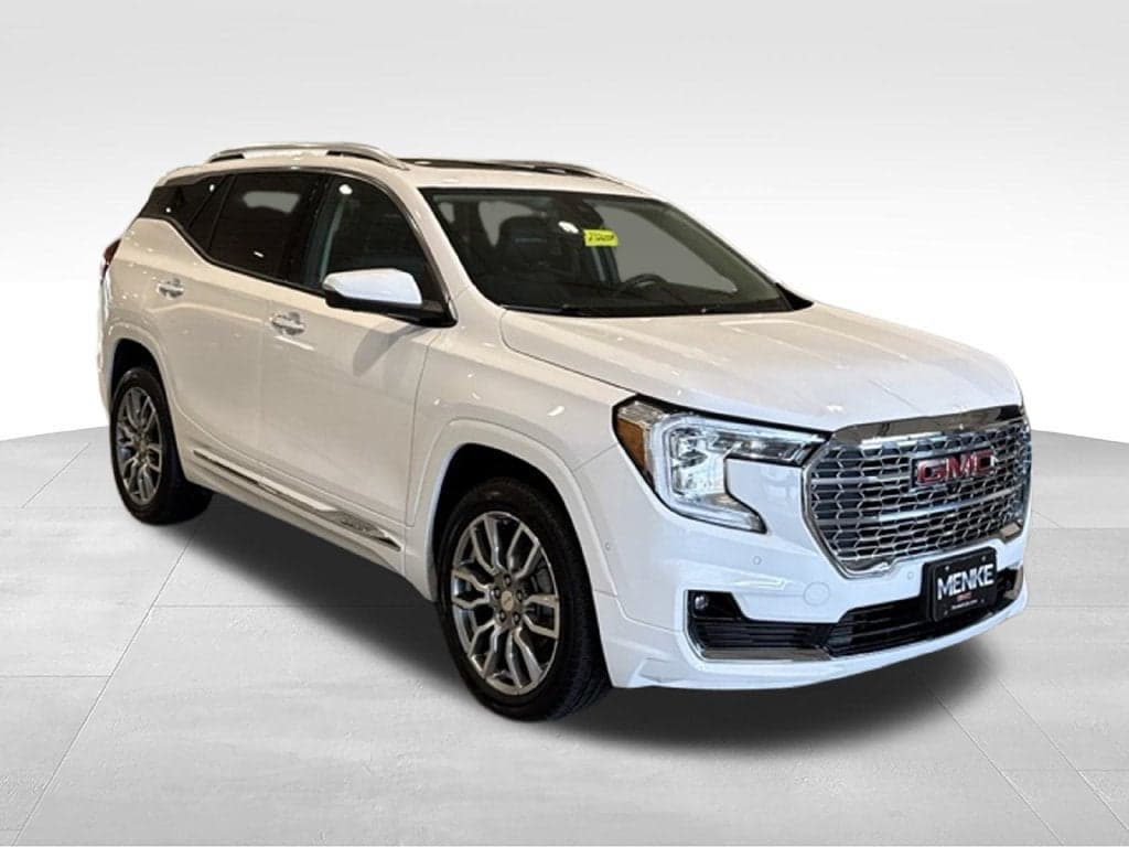 2024 GMC Terrain Denali — photo 1 of 5