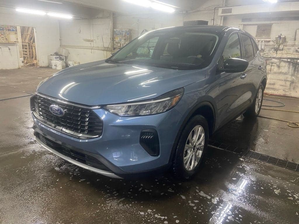 2025 Ford Escape Active — photo 1 of 14