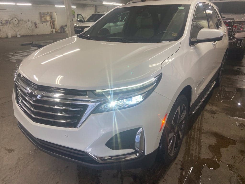 2022 Chevrolet Equinox Premier — photo 1 of 25