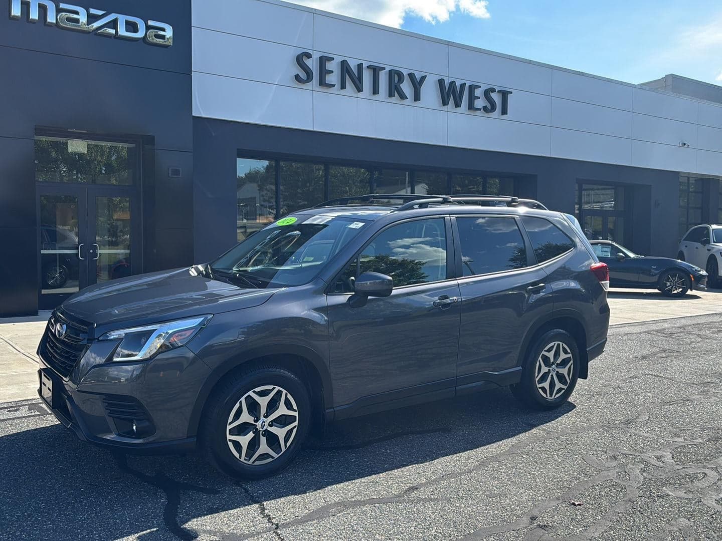 2024 Subaru Forester Premium — photo 1 of 35