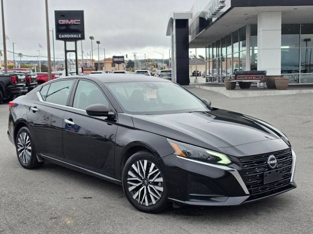 2024 Nissan Altima 2.5 SV — photo 1 of 9