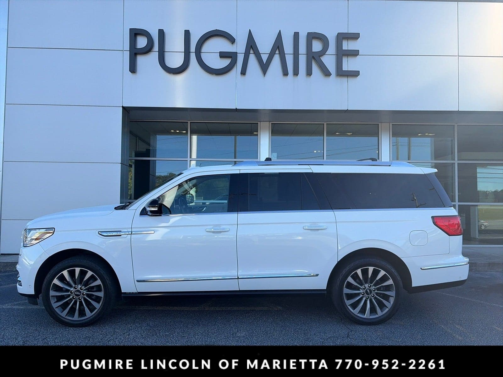 2020 Lincoln Navigator L Reserve — photo 1 of 10