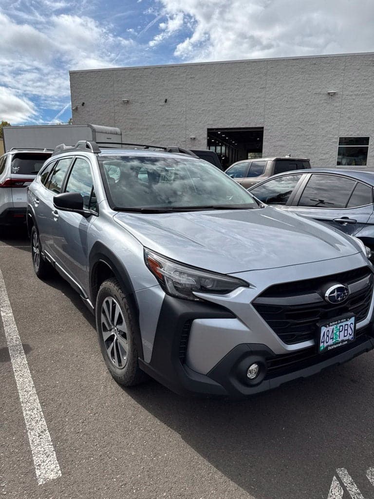 2023 Subaru Outback Base — photo 1 of 5