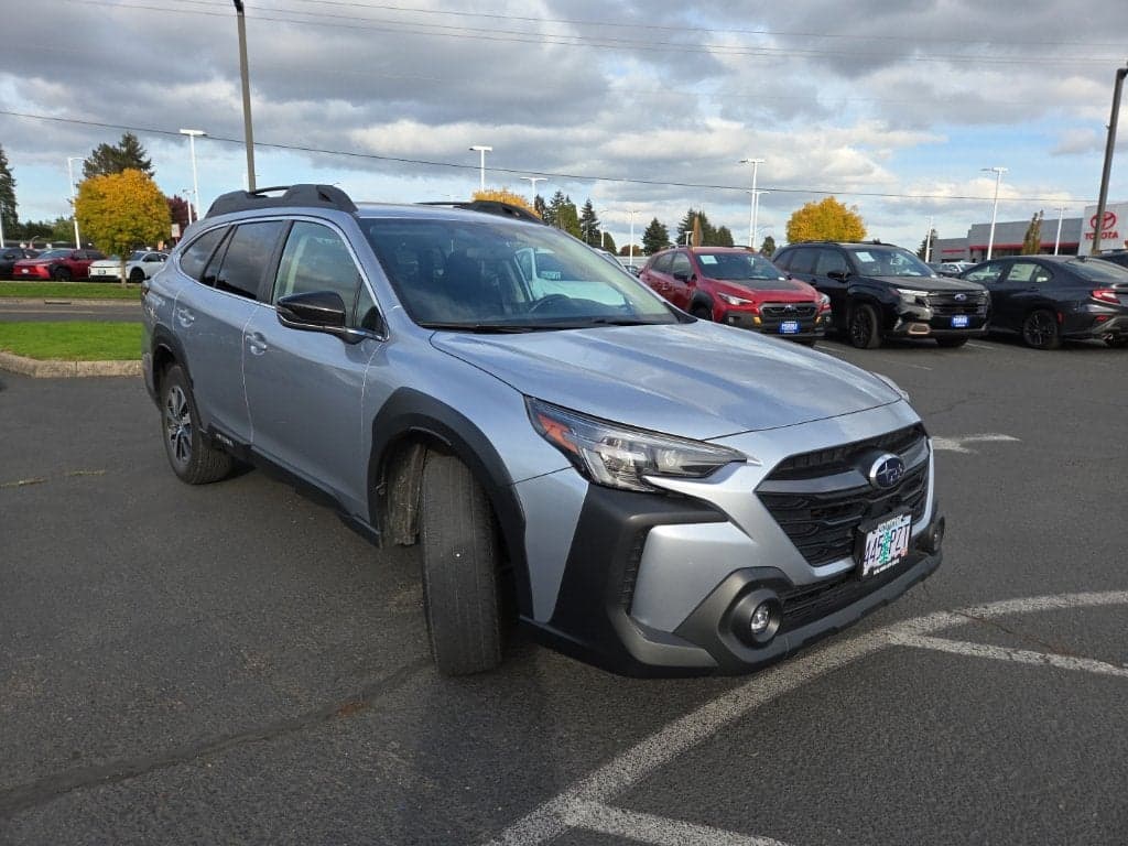 2025 Subaru Outback Premium — photo 1 of 12
