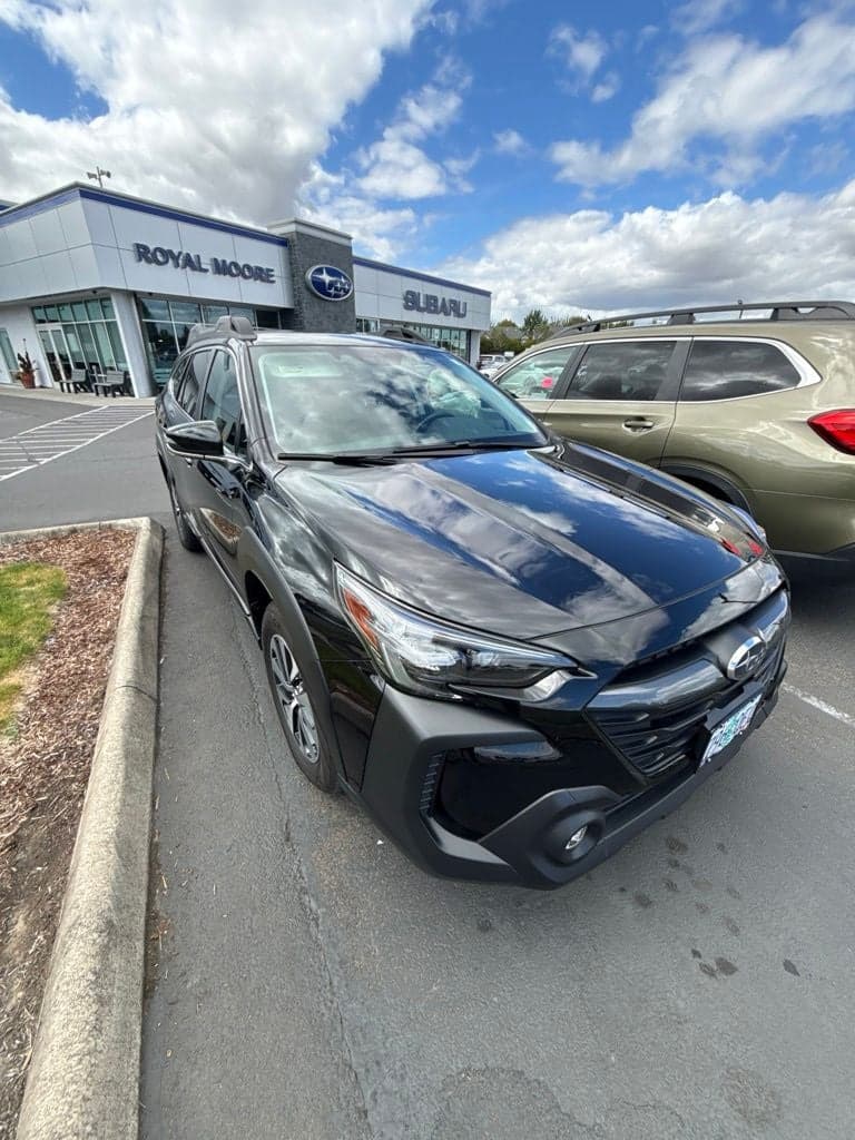 2025 Subaru Outback Premium — photo 1 of 12