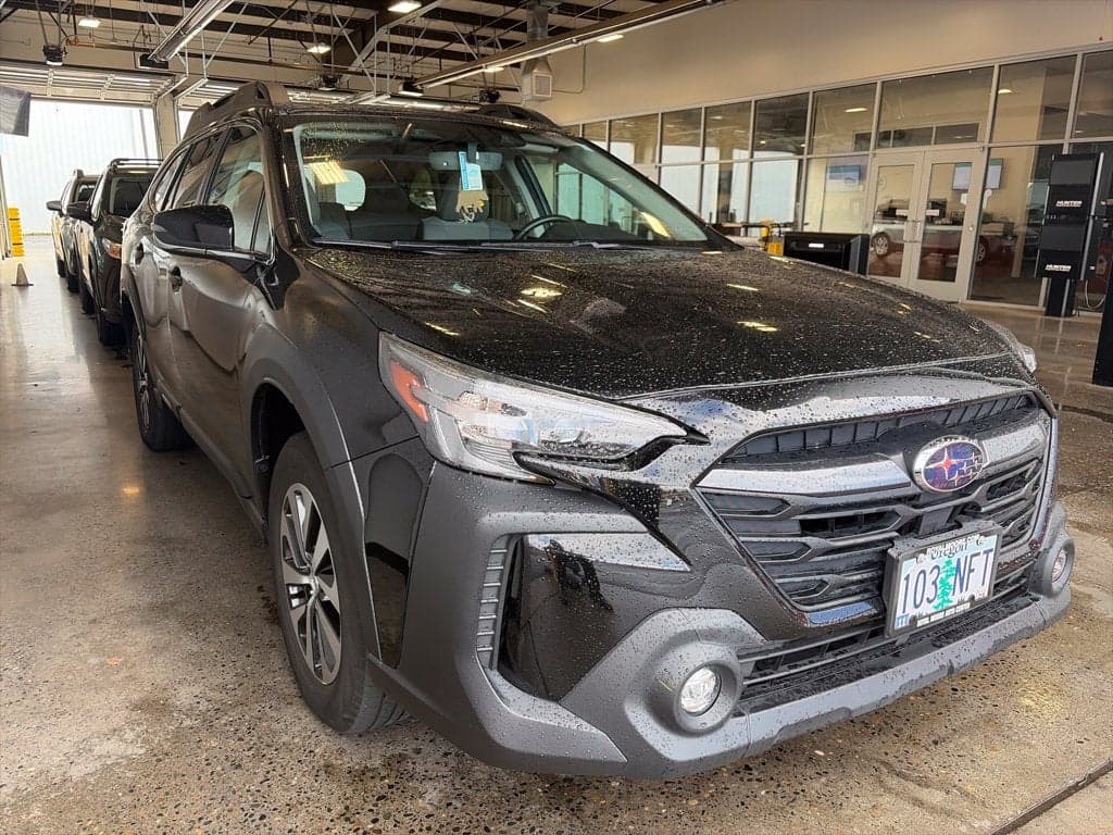 2023 Subaru Outback Premium — photo 1 of 5