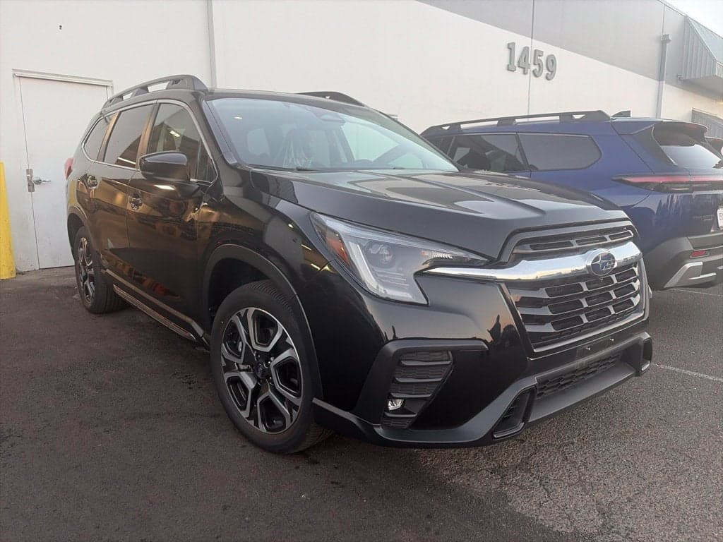 2025 Subaru Ascent Limited — photo 1 of 11