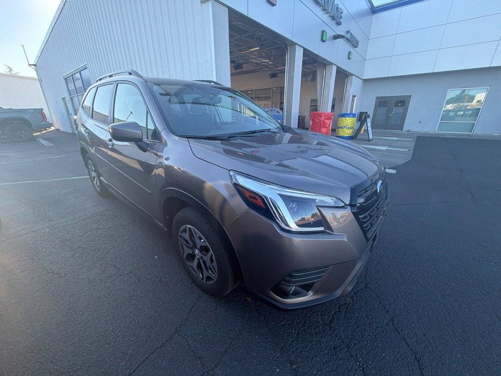 2024 Subaru Forester Premium — photo 1 of 5