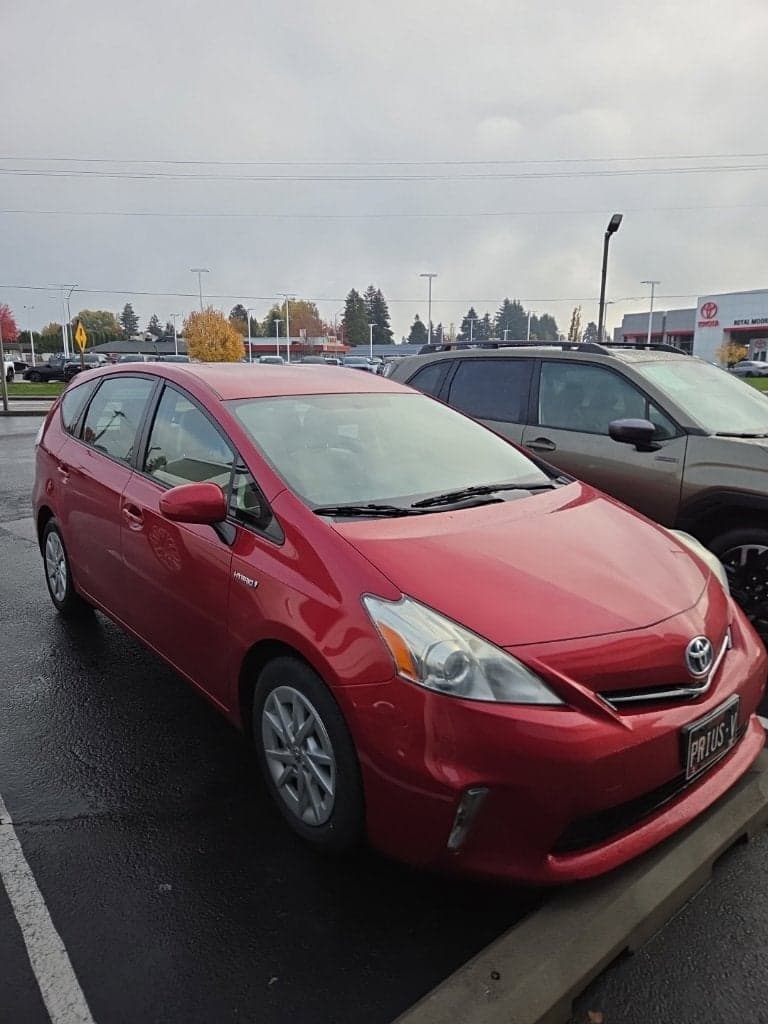 2012 Toyota Prius v Three — photo 1 of 5