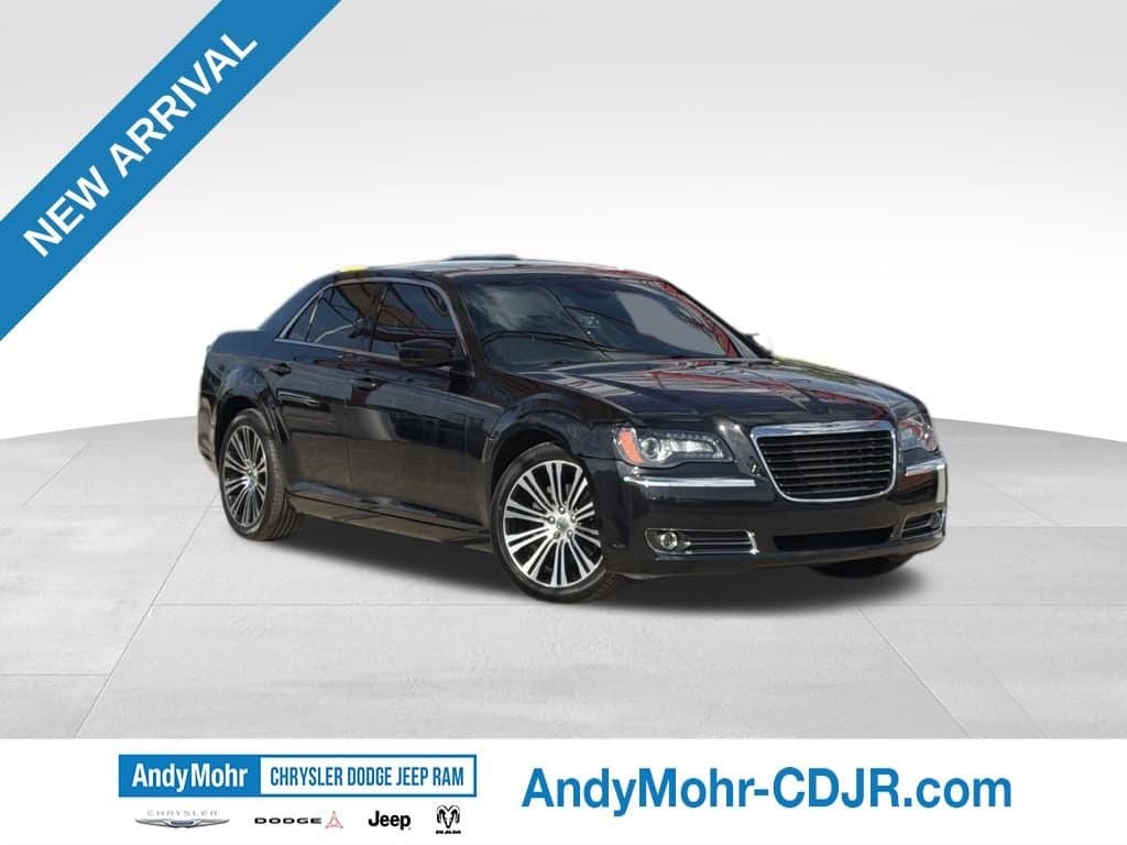 2014 Chrysler 300 Base — photo 1 of 33