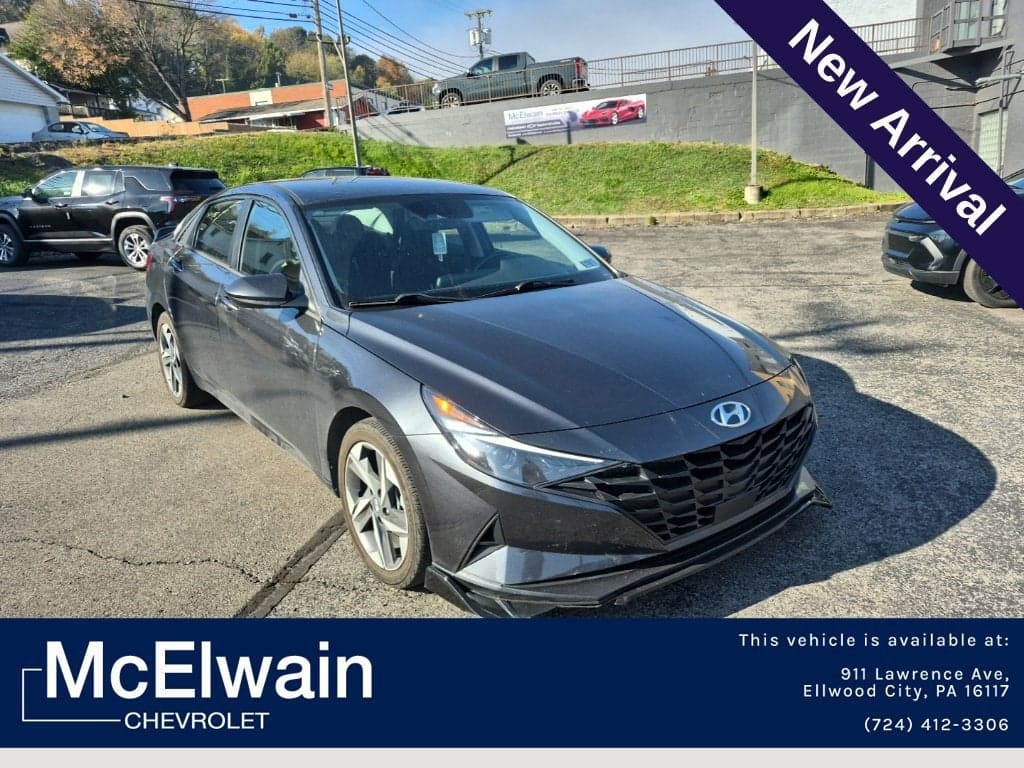 2023 Hyundai Elantra SEL — photo 1 of 5