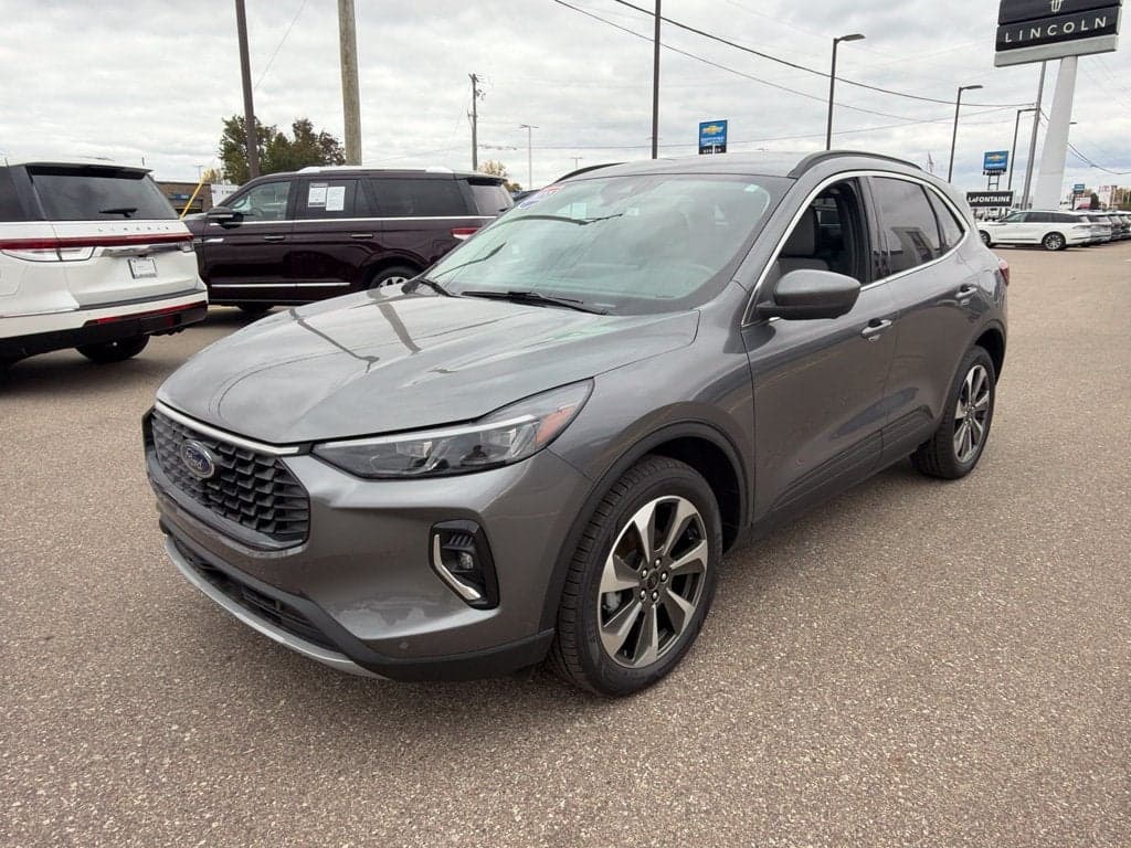 2023 Ford Escape Platinum — photo 1 of 5