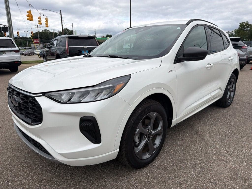 2024 Ford Escape ST-Line — photo 1 of 26