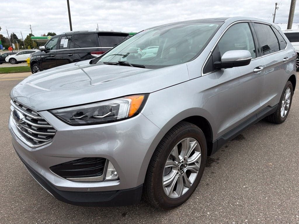 2023 Ford Edge Titanium — photo 1 of 5
