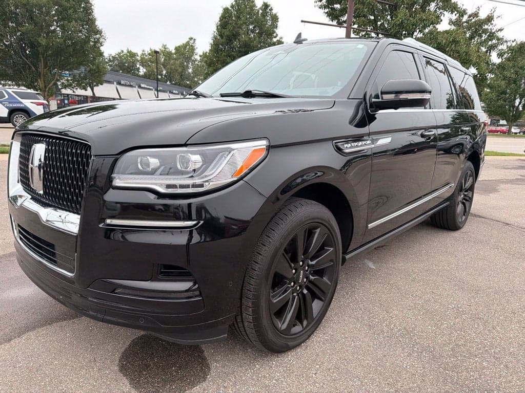 2023 Lincoln Navigator Reserve — photo 1 of 15