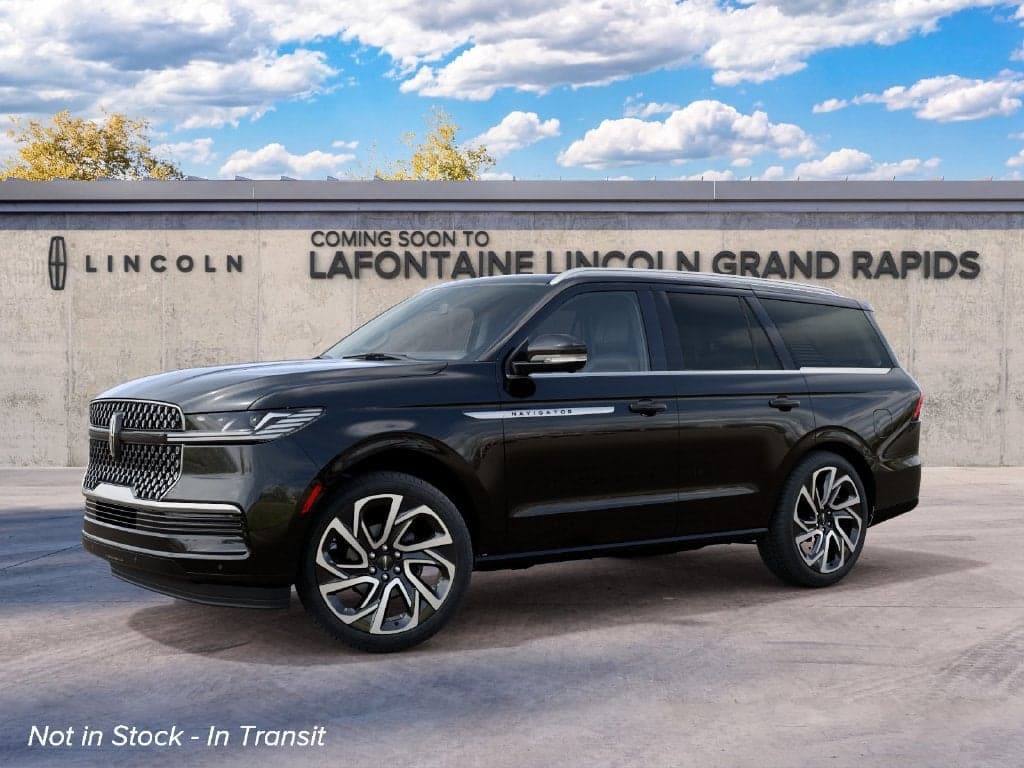 2027 Lincoln Navigator Base — photo 1 of 5