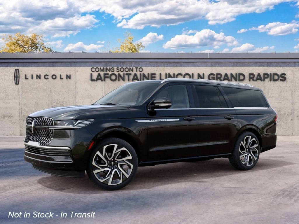 2027 Lincoln Navigator L Base — photo 1 of 5