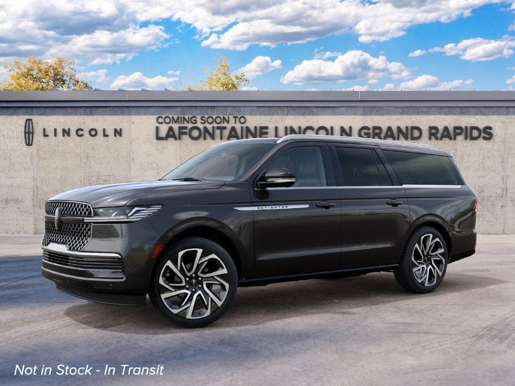 2027 Lincoln Navigator L Base — photo 1 of 5