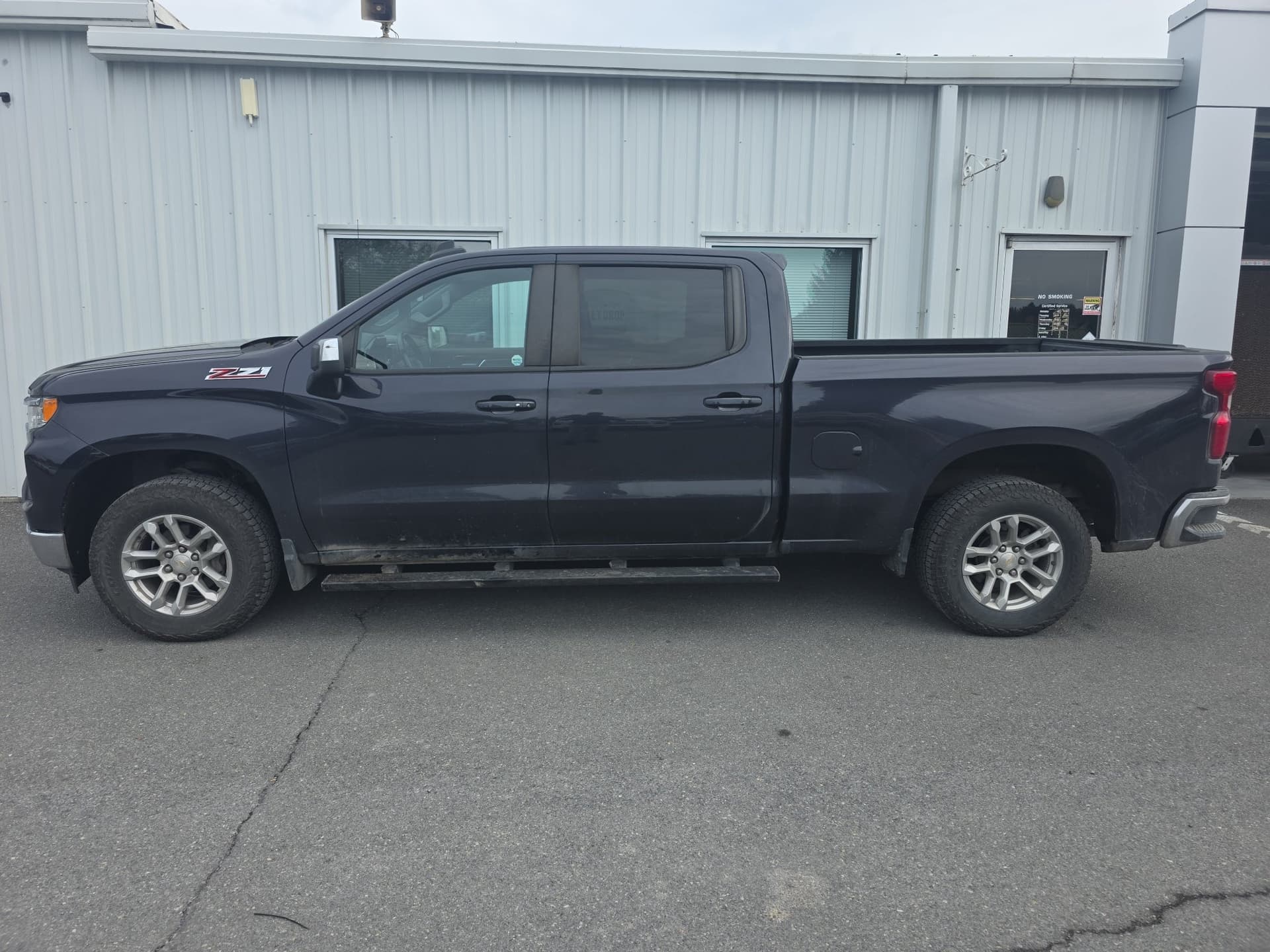 2022 Chevrolet Silverado 1500 LT — photo 1 of 5