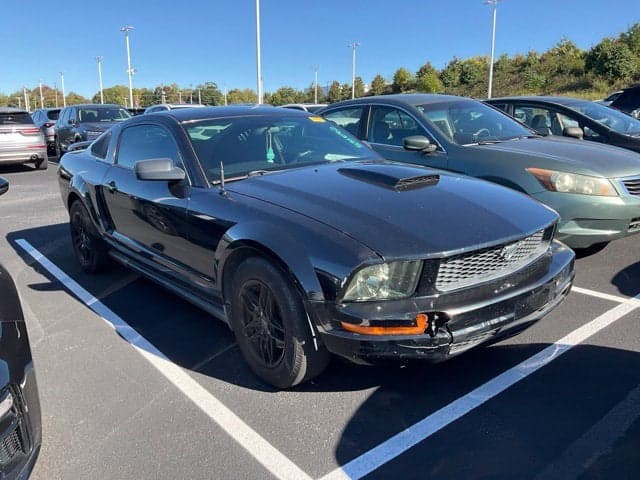 2006 Ford Mustang Base — photo 1 of 5