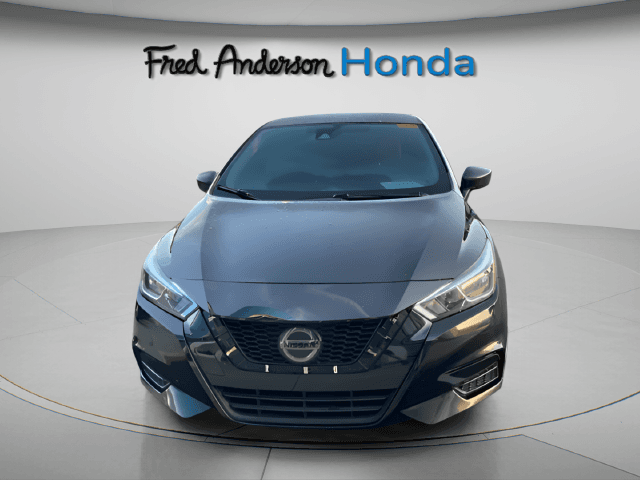 2020 Nissan Versa Base — photo 1 of 5