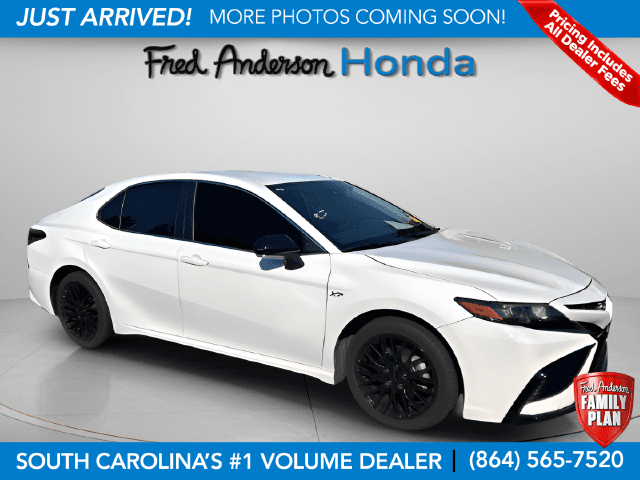 2024 Toyota Camry SE — photo 1 of 5