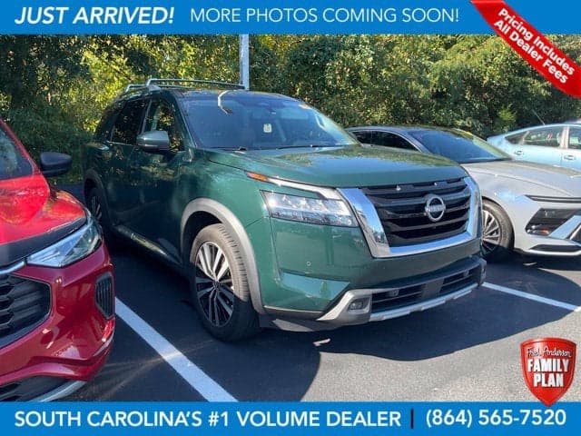2023 Nissan Pathfinder Platinum — photo 1 of 5