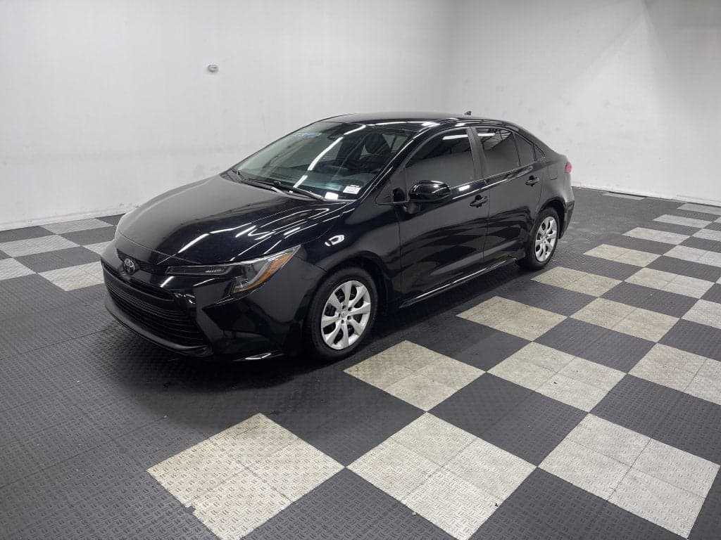 2023 Toyota Corolla LE — photo 1 of 5