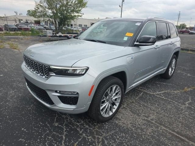 2022 Jeep Grand Cherokee Summit — photo 1 of 17