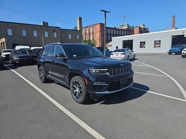 2023 Jeep Grand Cherokee Base — photo 1 of 22