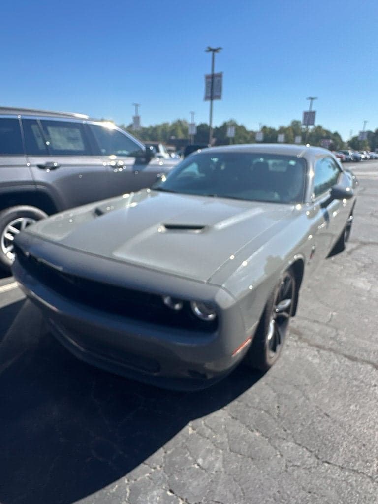 2018 Dodge Challenger R/T — photo 1 of 5