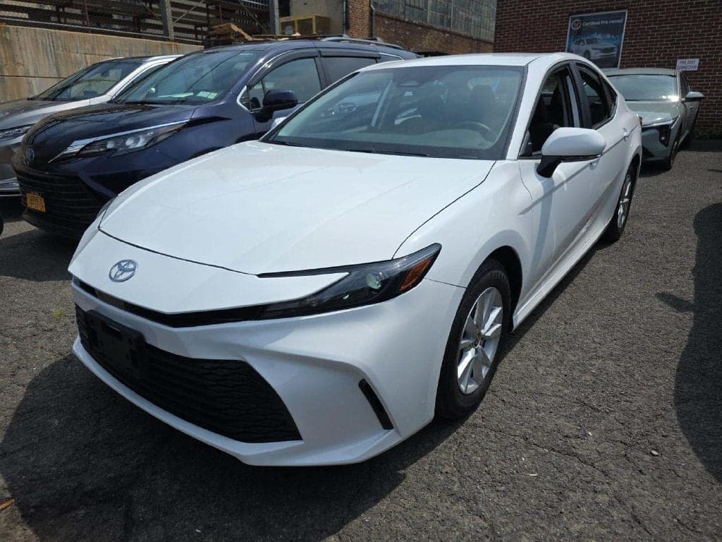 2026 Toyota Camry LE — photo 1 of 5