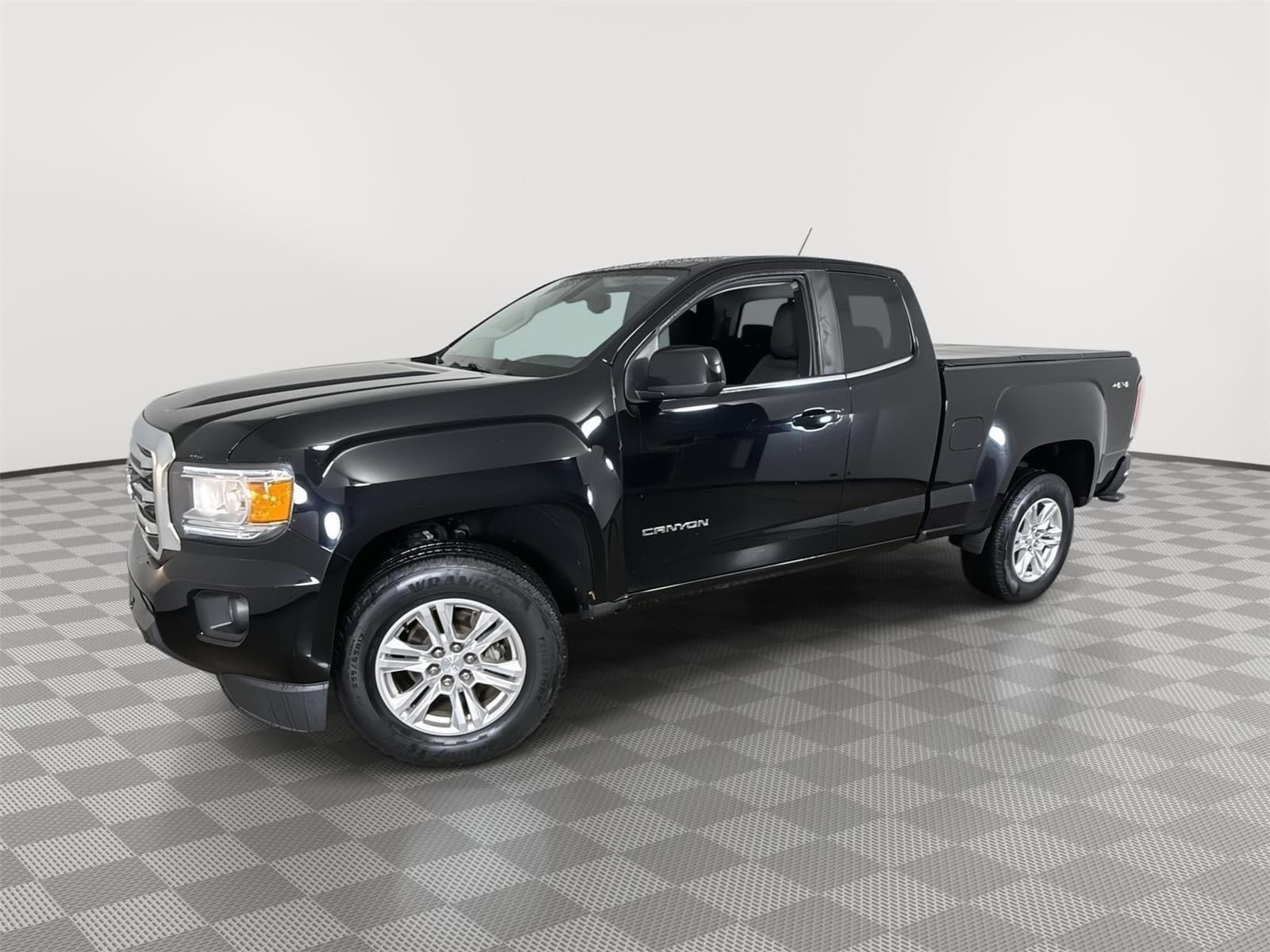 2019 GMC Canyon 4WD SLE — photo 1 of 36