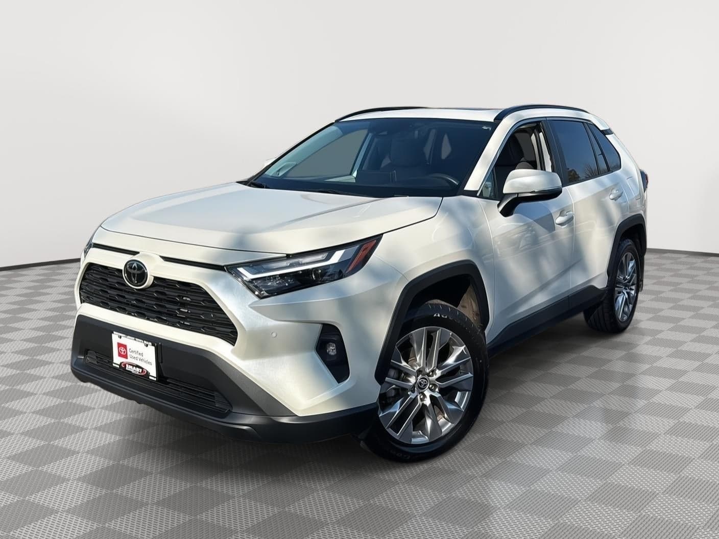 2022 Toyota RAV4 XLE Premium — photo 1 of 5