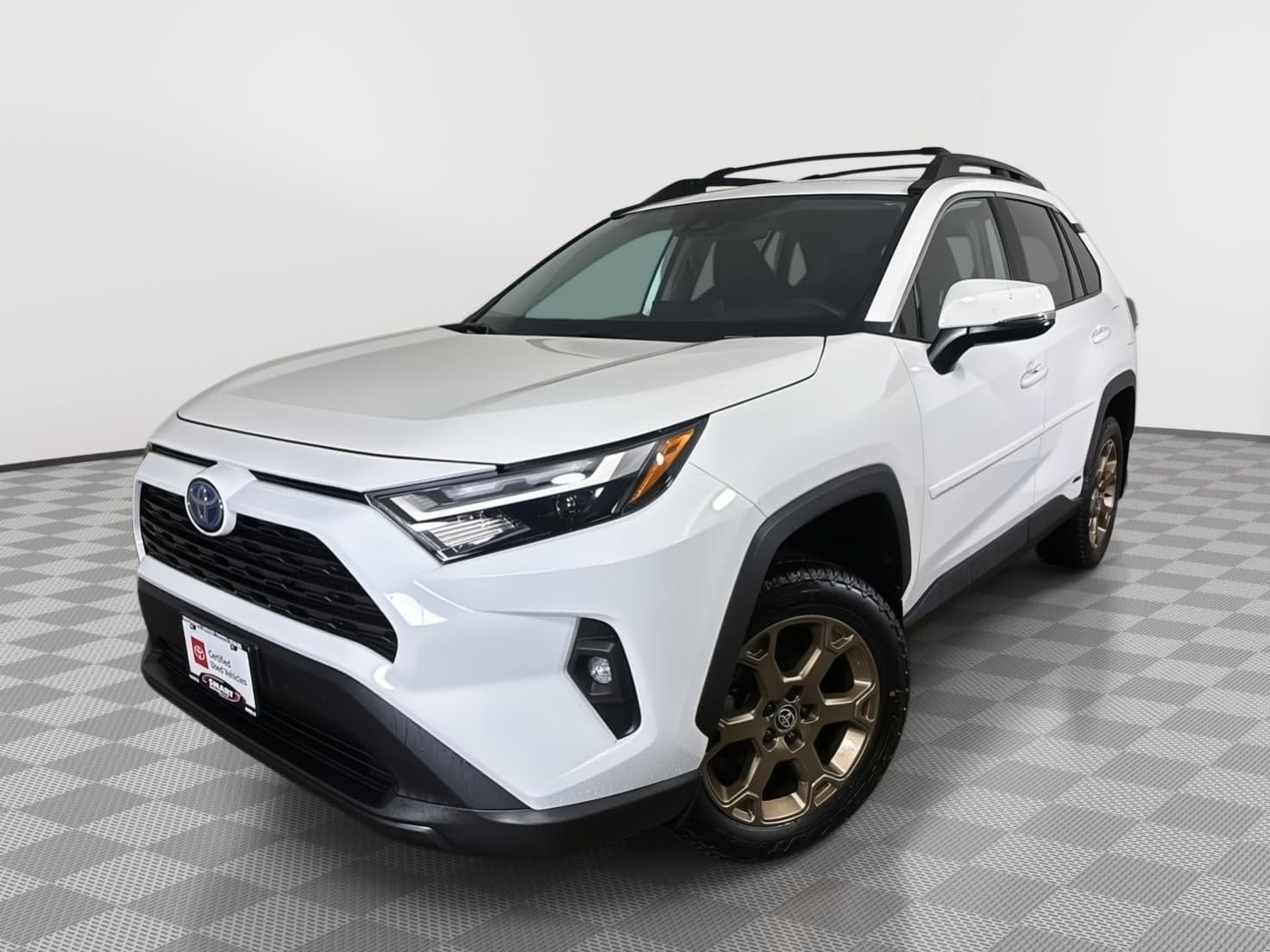 2023 Toyota RAV4 Hybrid XLE — photo 1 of 32