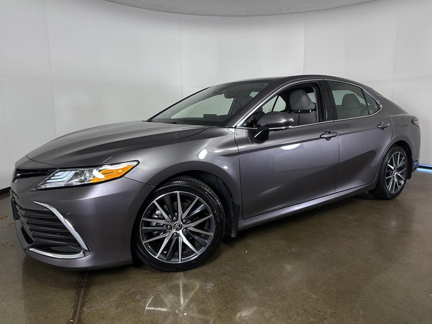 2024 Toyota Camry Hybrid XLE — photo 1 of 5