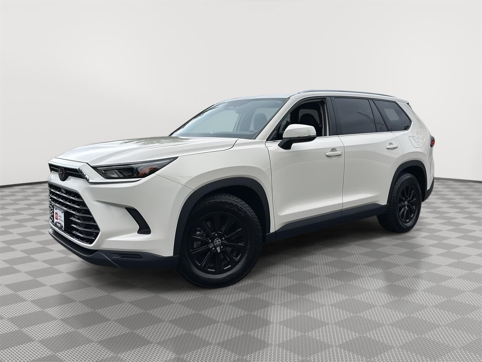 2024 Toyota Grand Highlander XLE — photo 1 of 38