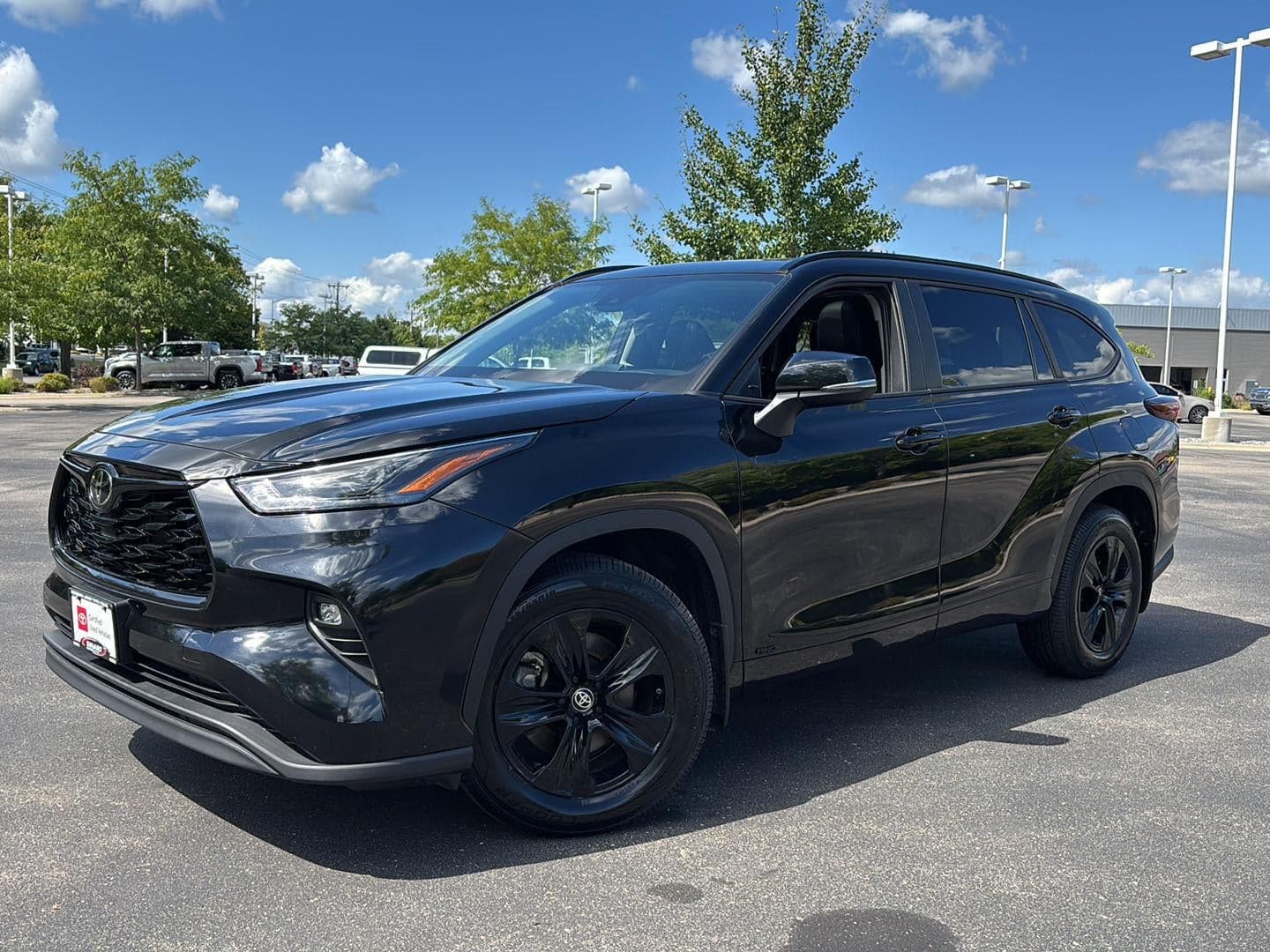 2025 Toyota Highlander Hybrid XLE Nightshade — photo 1 of 37