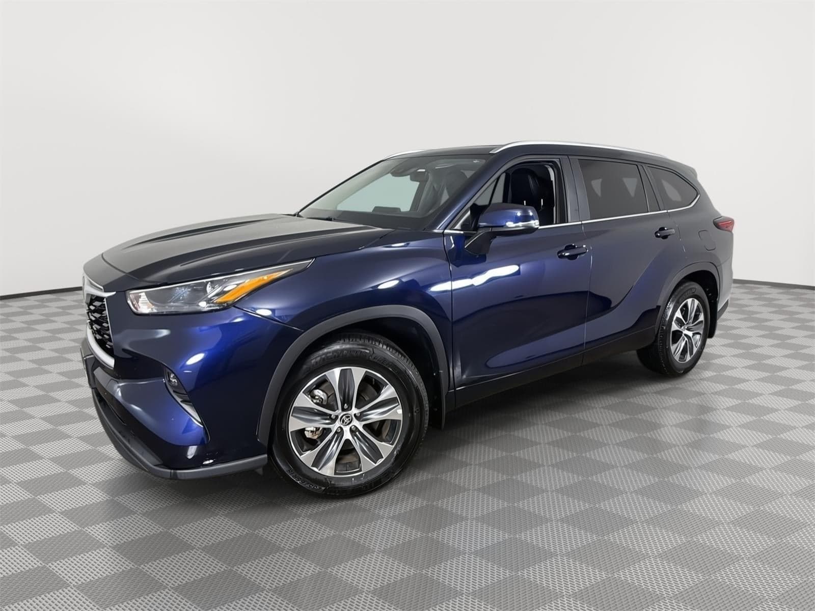 2026 Toyota Highlander XLE — photo 1 of 32