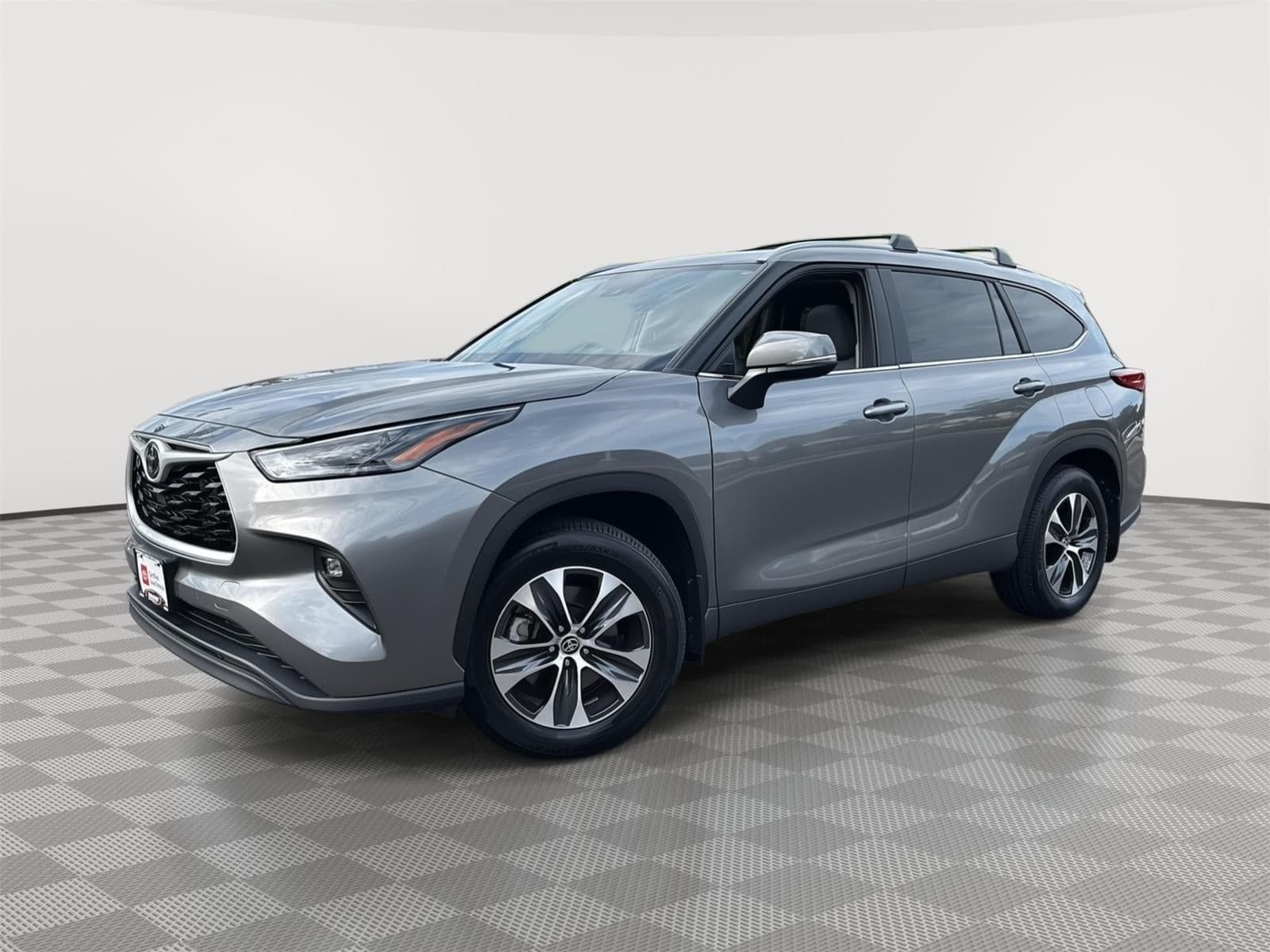 2025 Toyota Highlander XLE — photo 1 of 31