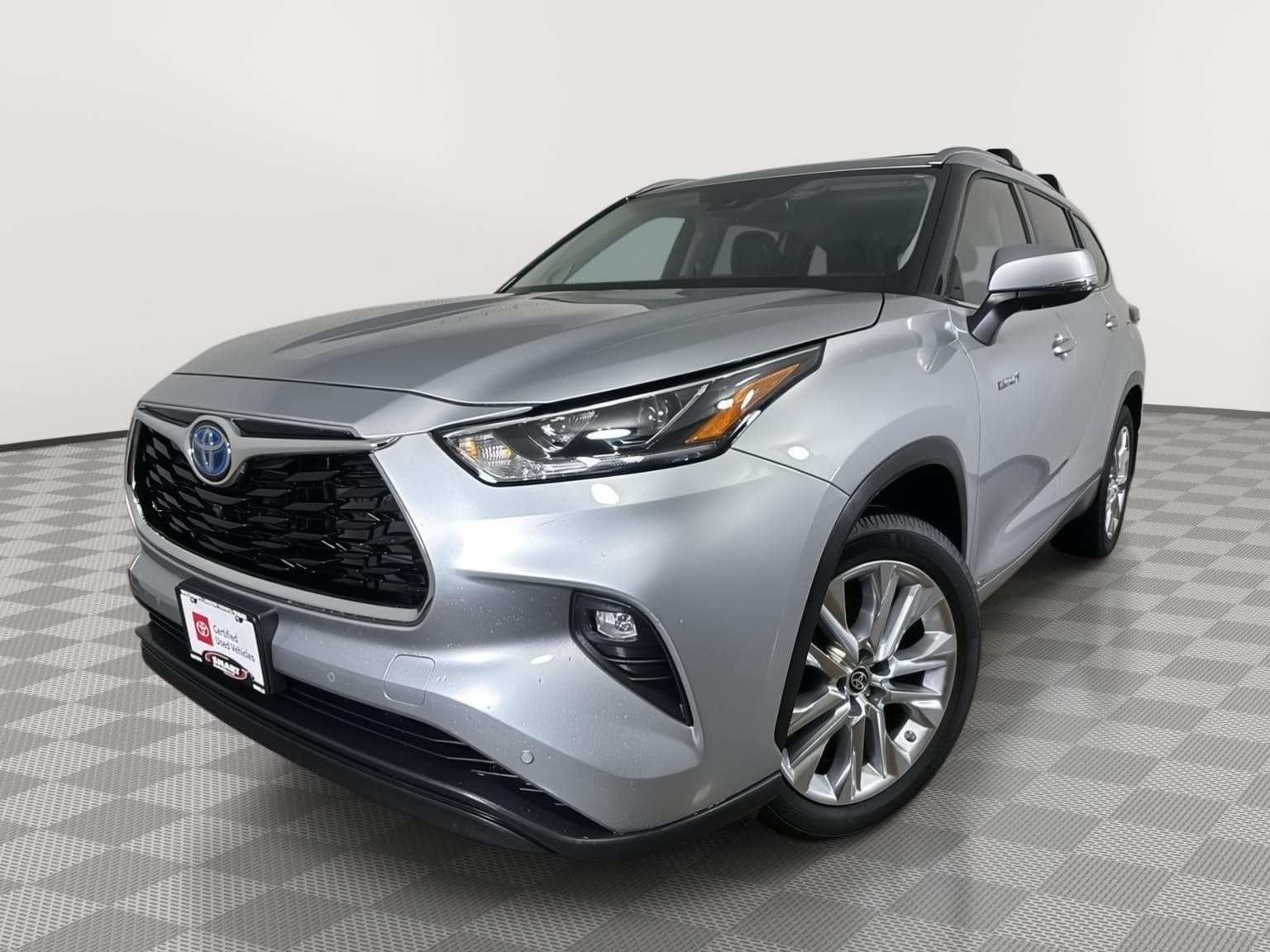 2021 Toyota Highlander Hybrid Limited — photo 1 of 42