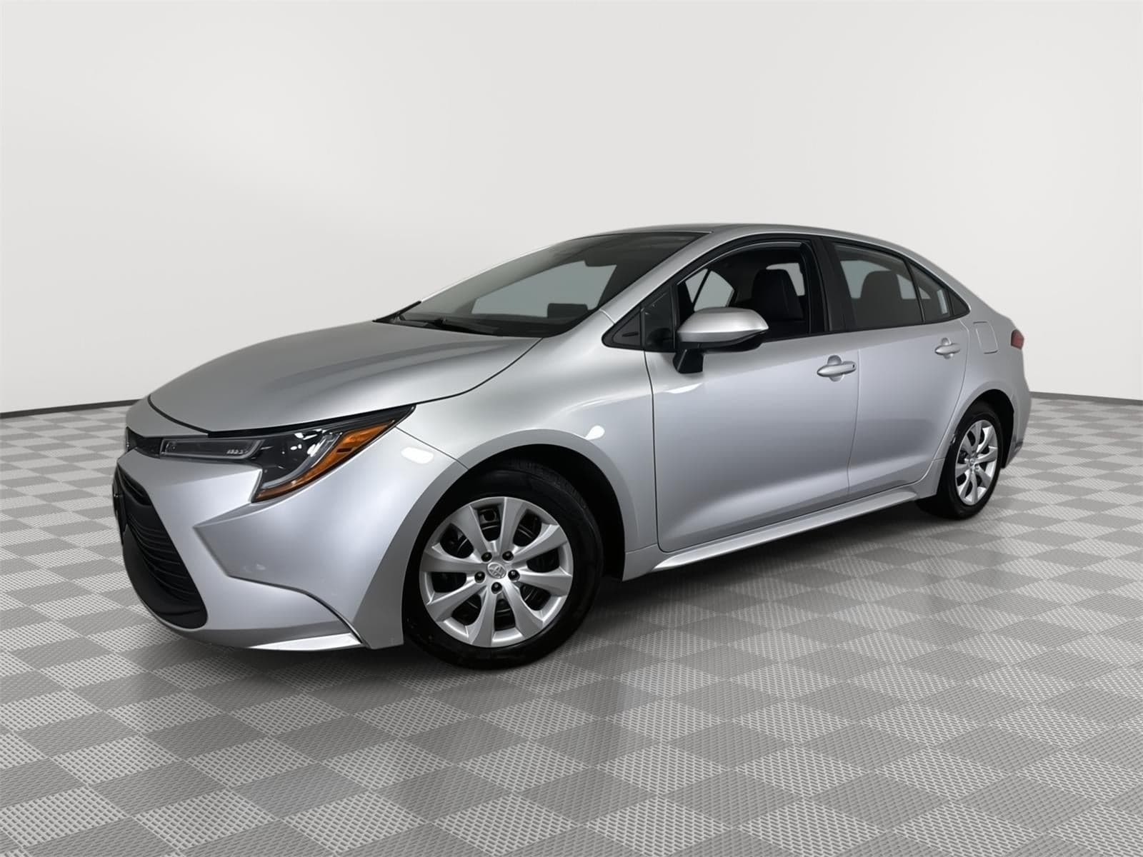 2024 Toyota Corolla LE — photo 1 of 4