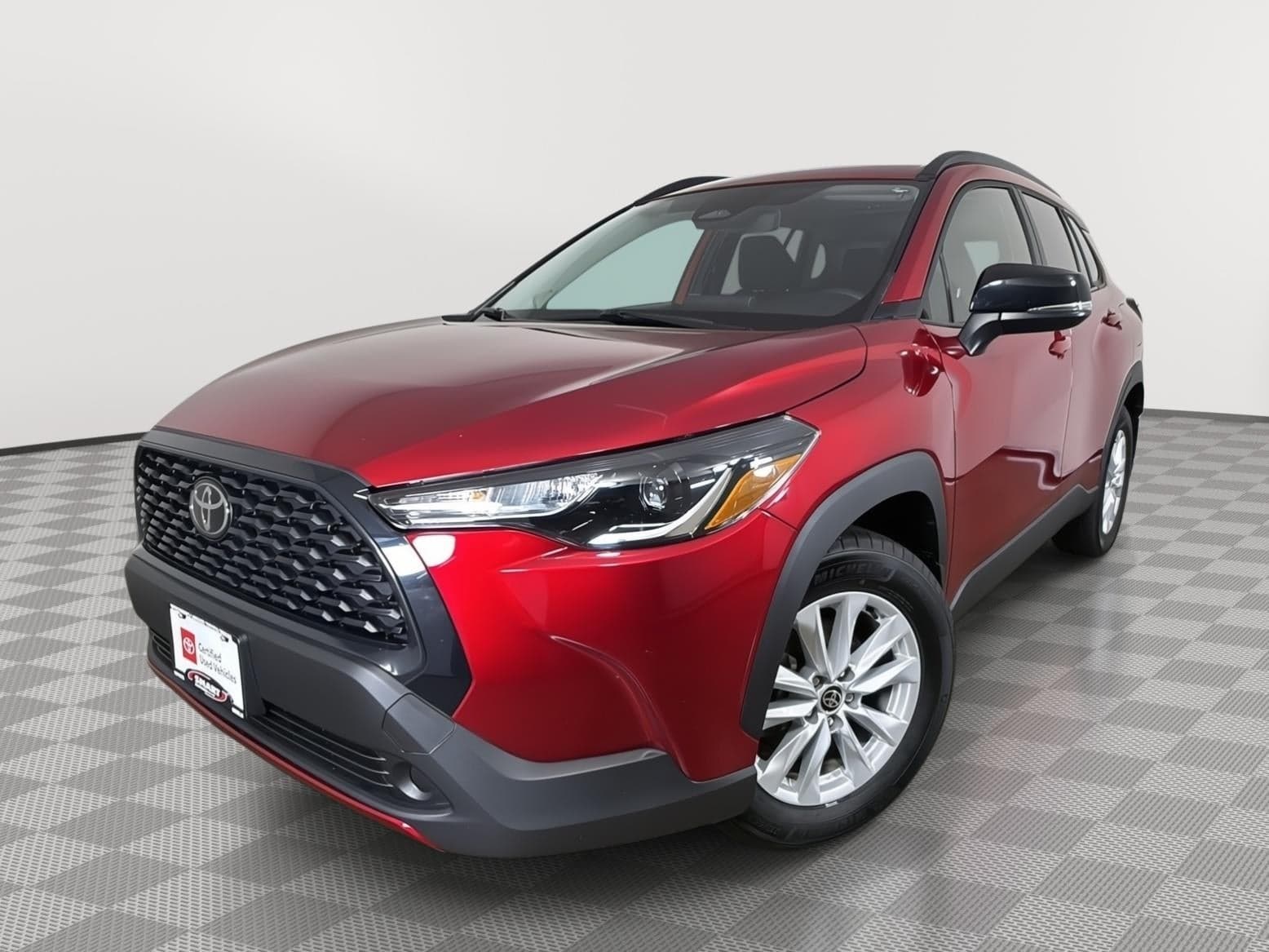 2025 Toyota Corolla Cross LE — photo 1 of 33