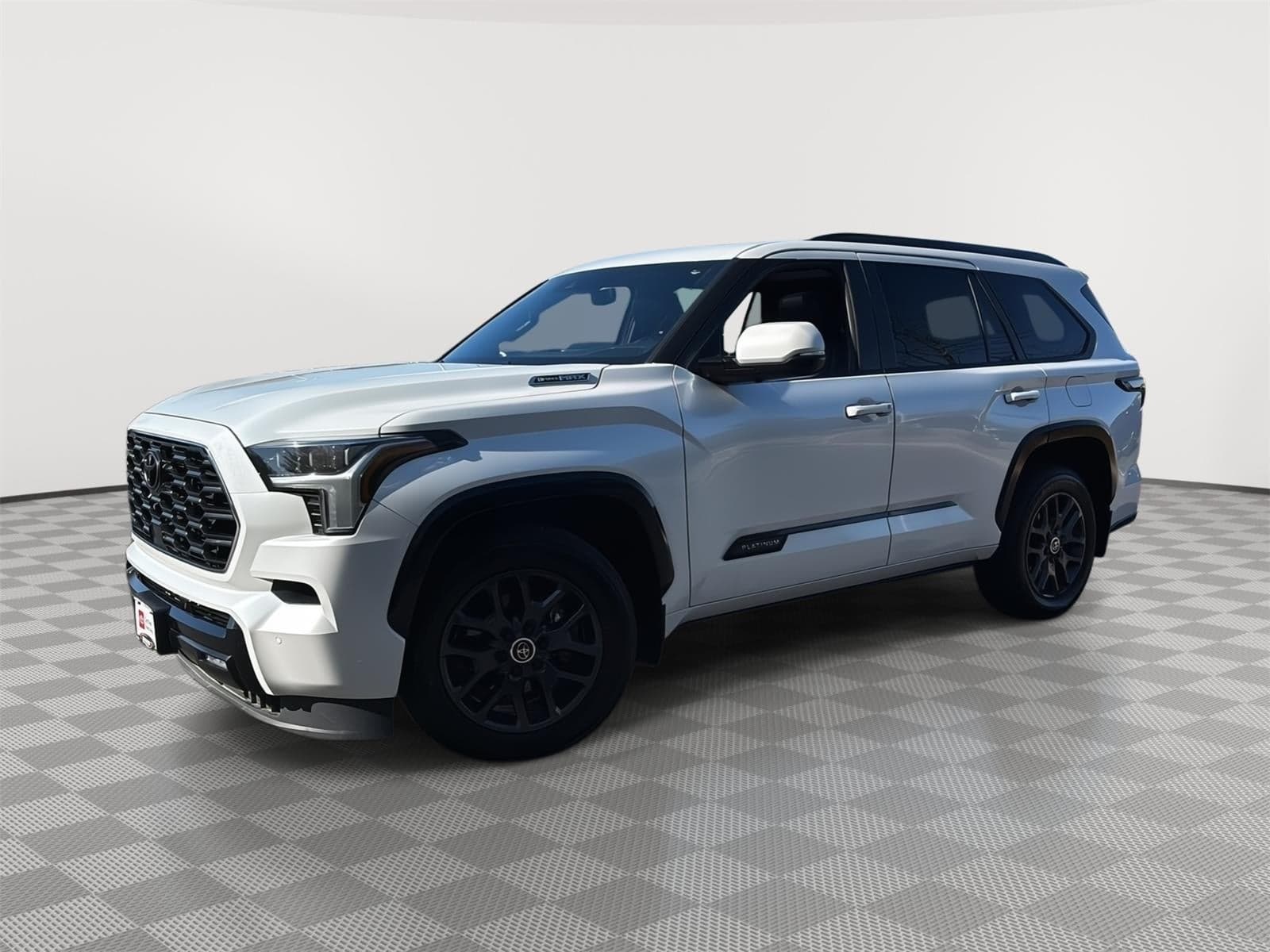 2024 Toyota Sequoia Platinum — photo 1 of 5