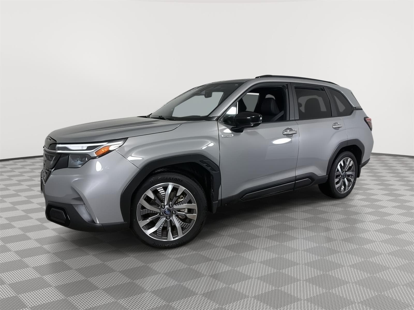 2025 Subaru Forester Touring Hybrid — photo 1 of 5