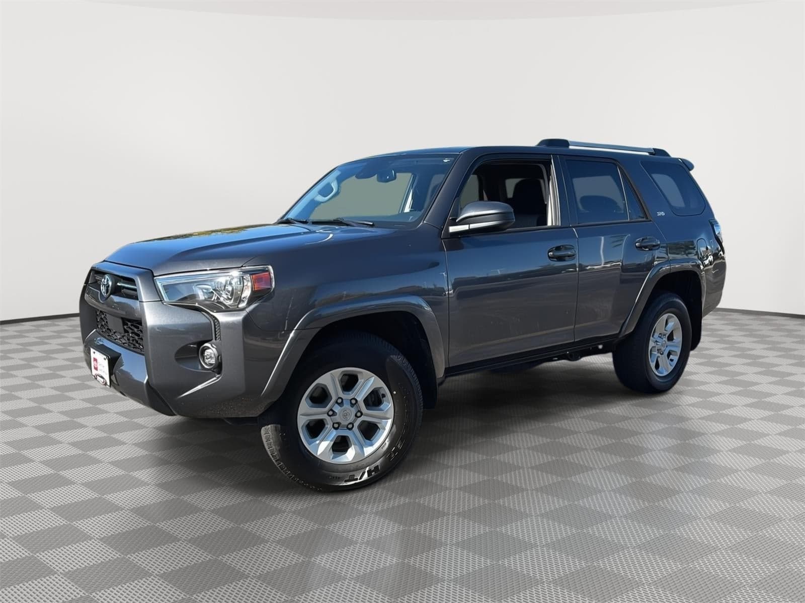 2022 Toyota 4Runner SR5 — photo 1 of 31