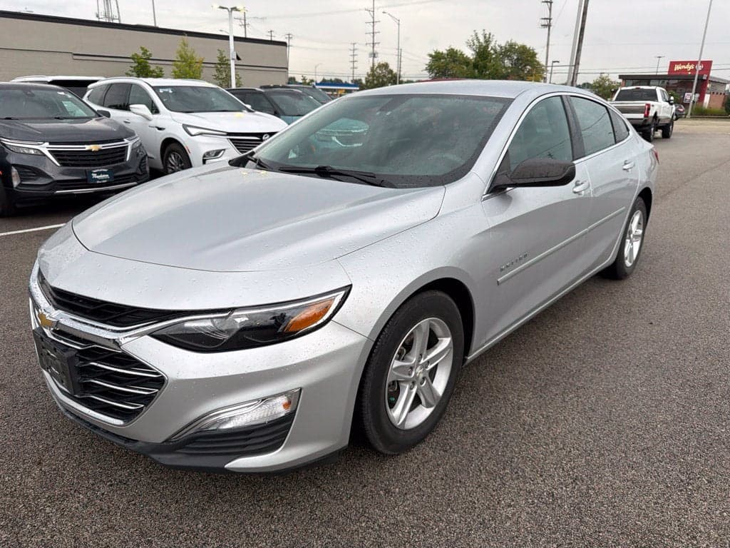 2020 Chevrolet Malibu LS — photo 1 of 5
