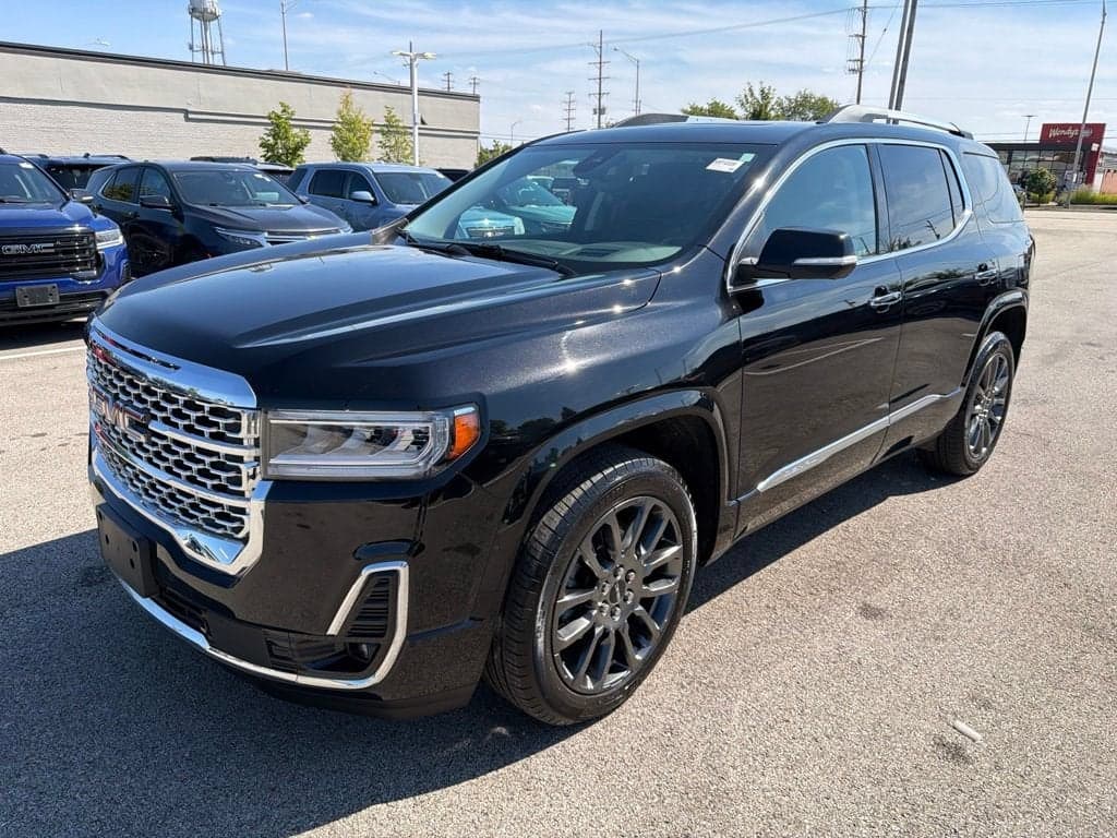 2023 GMC Acadia Denali — photo 1 of 5